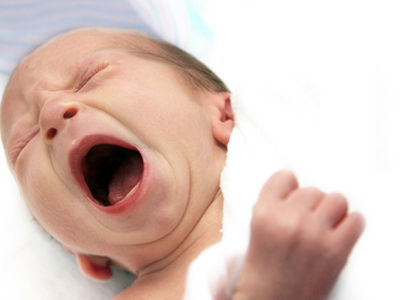 bébé qui pousse son premier cri grâce à son diaphrgame