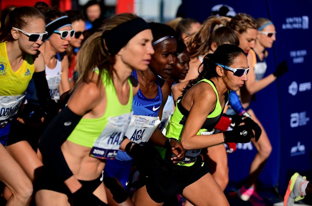 Sportive en train de courir — ostéopathie et cycle menstruel